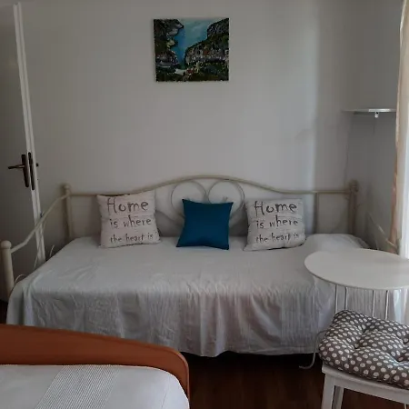 Cosy, Sea View
