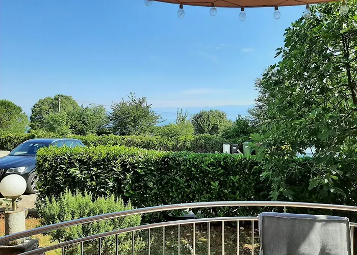 Cosy, Sea View