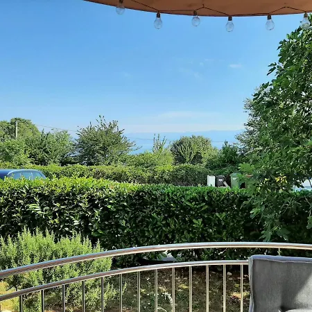 Cosy, Sea View
